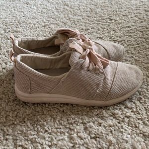 Toms size 7.5 tan Del Rey tie up shoes